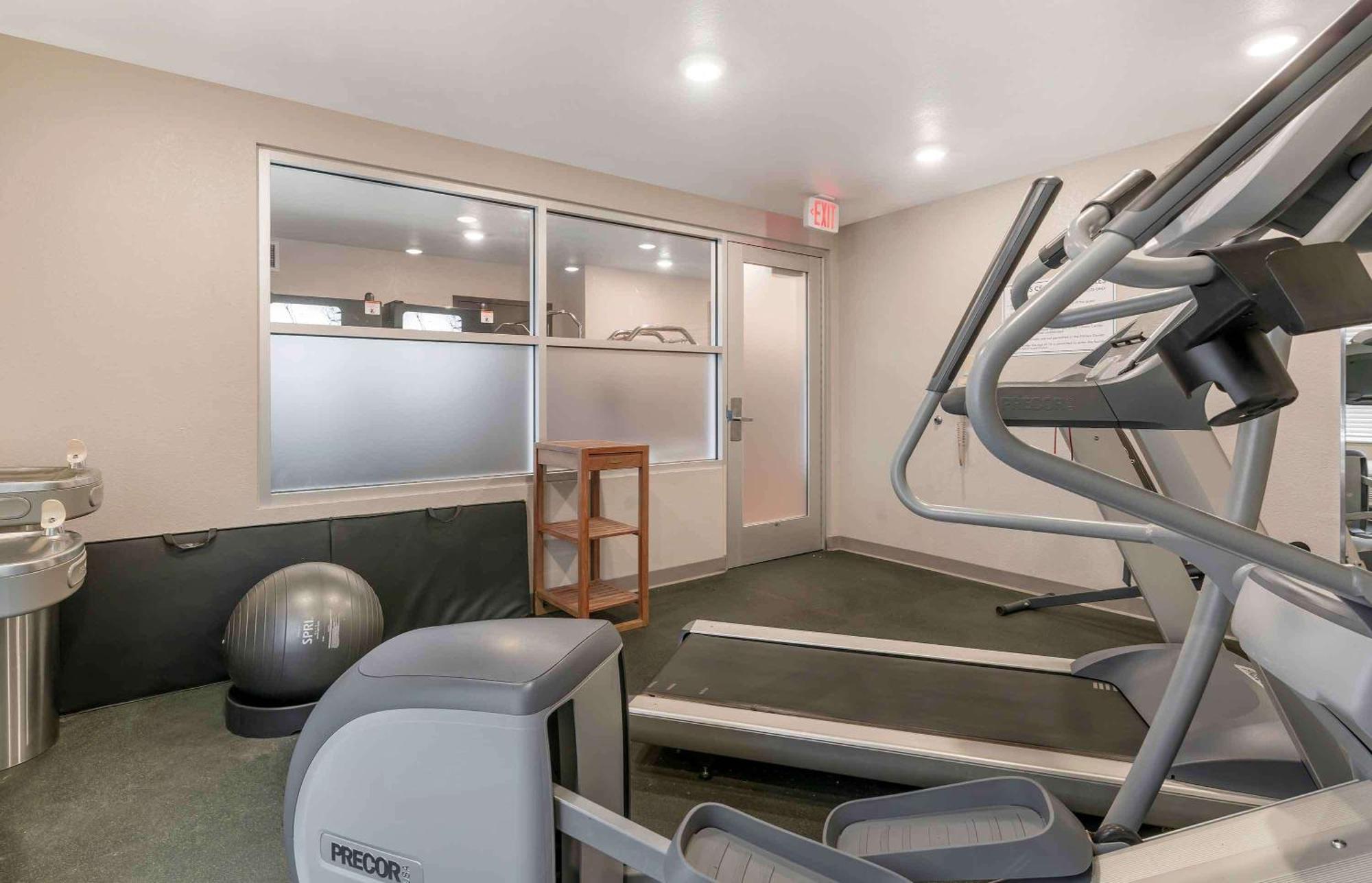 Extended Stay America Select Suites - Louisville - Airport Exterior foto